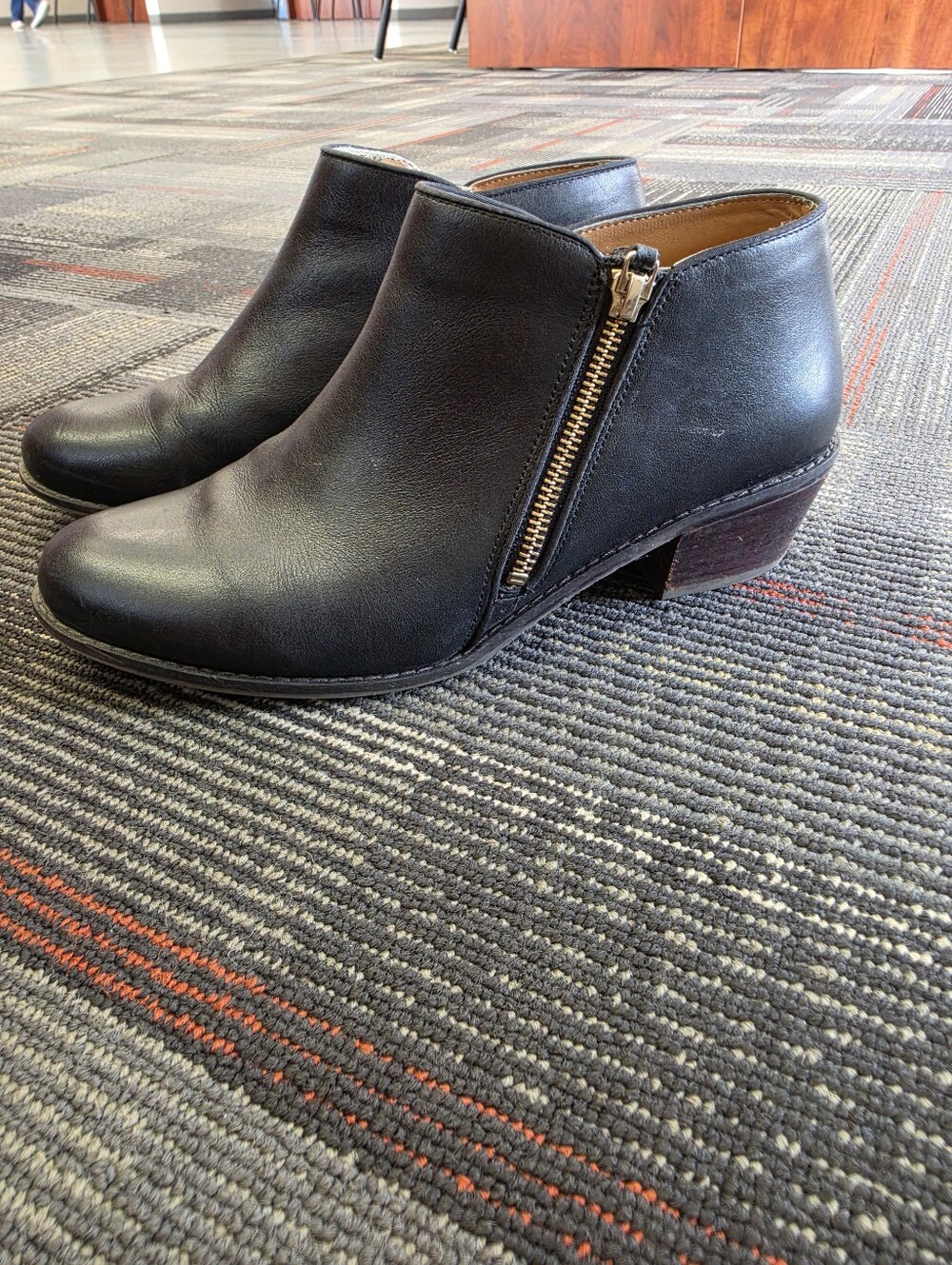 Vionic Jolene Black Leather Ankle Booties Side Zip Block Heel Women's Size 9